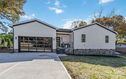 Single Family Home for Sale in Charlotte, NC 28216 – 3 Bedrooms, 2 Baths – $450000
