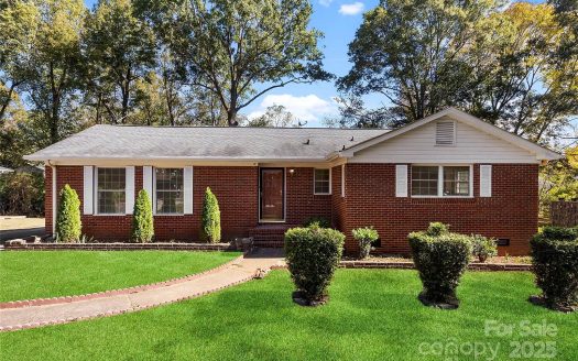Single Family Home for Sale in Charlotte, NC 28227 – 3 Bedrooms, 2 Baths – $380000
