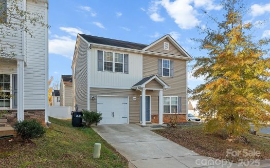Single Family Home for Sale in Charlotte, NC 28215 – 3 Bedrooms, 3 Baths – $310000