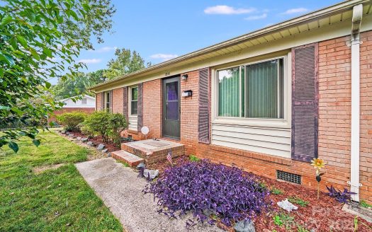 Single Family Home for Sale in Charlotte, NC 28205 – 3 Bedrooms, 1 Baths – $319990