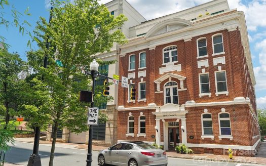 Condo for Sale in Charlotte, NC 28202 – 3 Bedrooms, 3 Baths – $1690000
