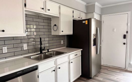 Condo for Sale in Dallas, TX 75230 – 3 Bedrooms, 2 Baths – $209990