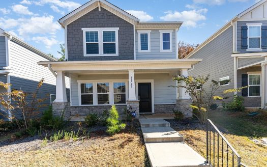 Single Family Home for Sale in Charlotte, NC 28278 – 3 Bedrooms, 3 Baths – $417000
