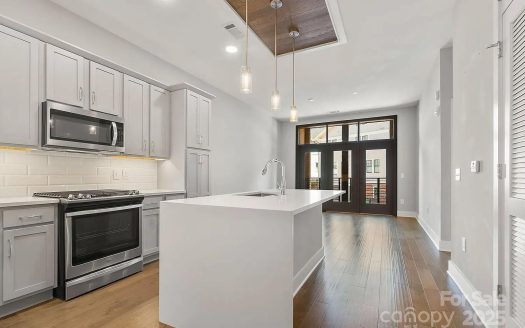 Condo for Sale in Charlotte, NC 28203 – 1 Bedroom, 2 Baths – $420000