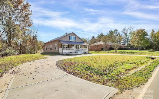Single Family Home for Sale in Charlotte, NC 28213 – 5 Bedrooms, 3 Baths – $579900