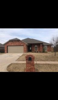 Moore Rental: 3-Bedroom Single-family with Garage