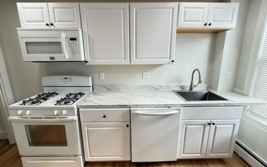 Hardwood Floors Apartment in Allston for Rent, 11A Linden St APT 1
