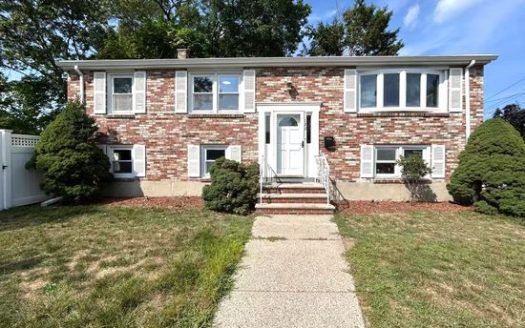 4-Bedroom Single-family in West Roxbury with Hardwood Floors for Rent