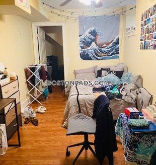 10-Bedroom Single-family for Rent at 735 Parker St, In-Unit Laundry