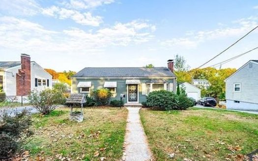 3-Bedroom Single-family for Rent in West Roxbury with Updated Interior