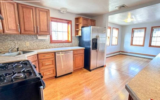 4-Bedroom Single-family on 14 Brooks St for Rent
