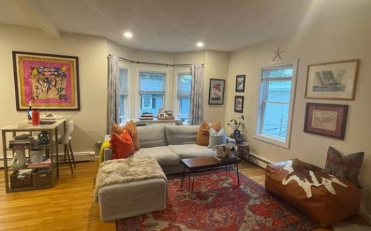 2-Bedroom Apartment for Rent at 43 Belmont St #2, Hardwood Floors