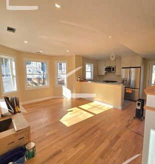 Hardwood Floors Townhouse for Rent in Brighton, 3-Bedroom