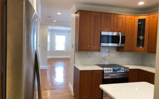 Roslindale Rental: 3-Bedroom Apartment with Updated Interior