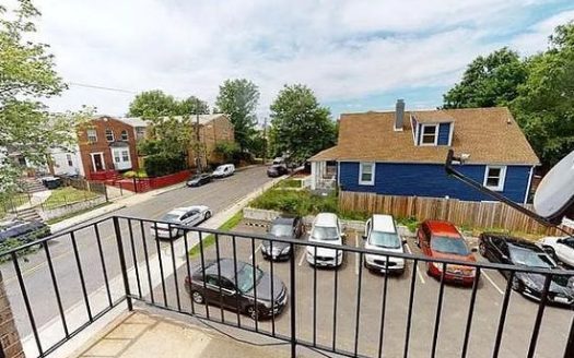 Washington 1-Bedroom Townhouse for Rent, Updated Interior