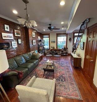 Washington Rental: 2-Bedroom Single-family with Hardwood Floors