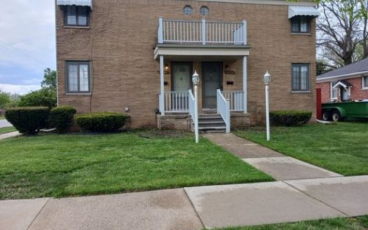 2-Bedroom Apartment in Grosse Pointe with Garage for Rent