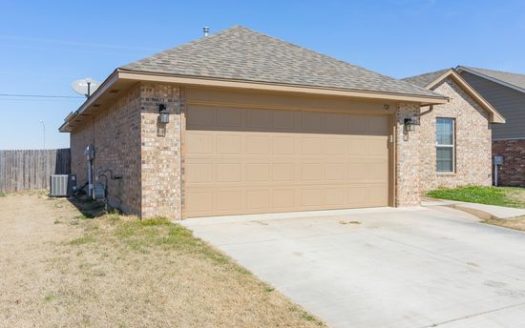 Single-family for Rent at 2920 SE 94th St, 3-Bedroom, 2 Baths