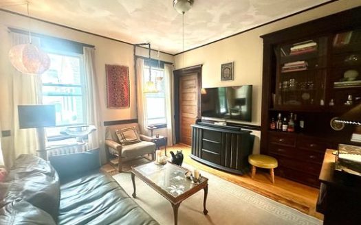 3-Bedroom Single-family for Rent in Brighton with Balcony