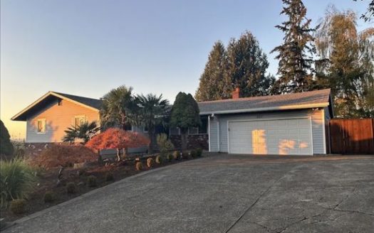 9317 SE Sun Crest Dr, 5-Bedroom Single-family for Rent, Happy Valley OR