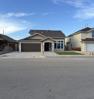 3-Bedroom Single-family for Rent in Socorro with Fireplace