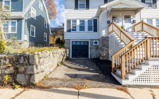 West Roxbury Townhouse for Rent with In-Unit Laundry, 2-Bedroom